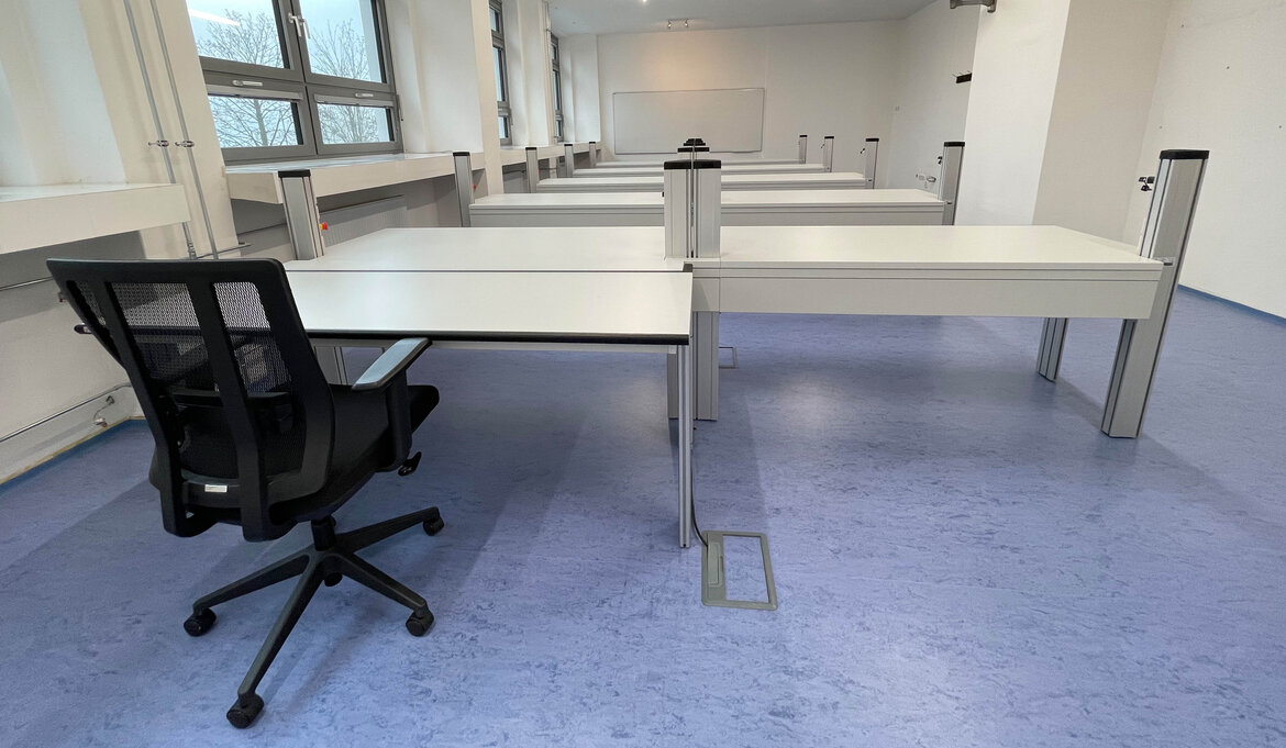 Pohled z pozice vyučujícího do modernizované učebny Žilinské univerzity. Pohled z pozice vyučujícího do modernizované učebny Žilinské univerzity.